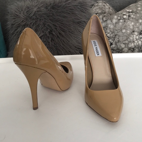 Steve Madden Shoes - Nude Steve Madden heel